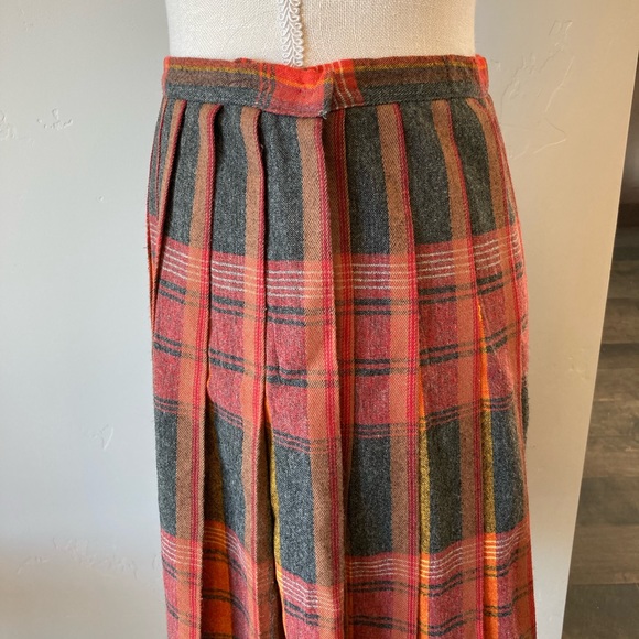 Vintage Women’s Plaid Wool Pleated Skirt Size Small - Picture 9 of 10